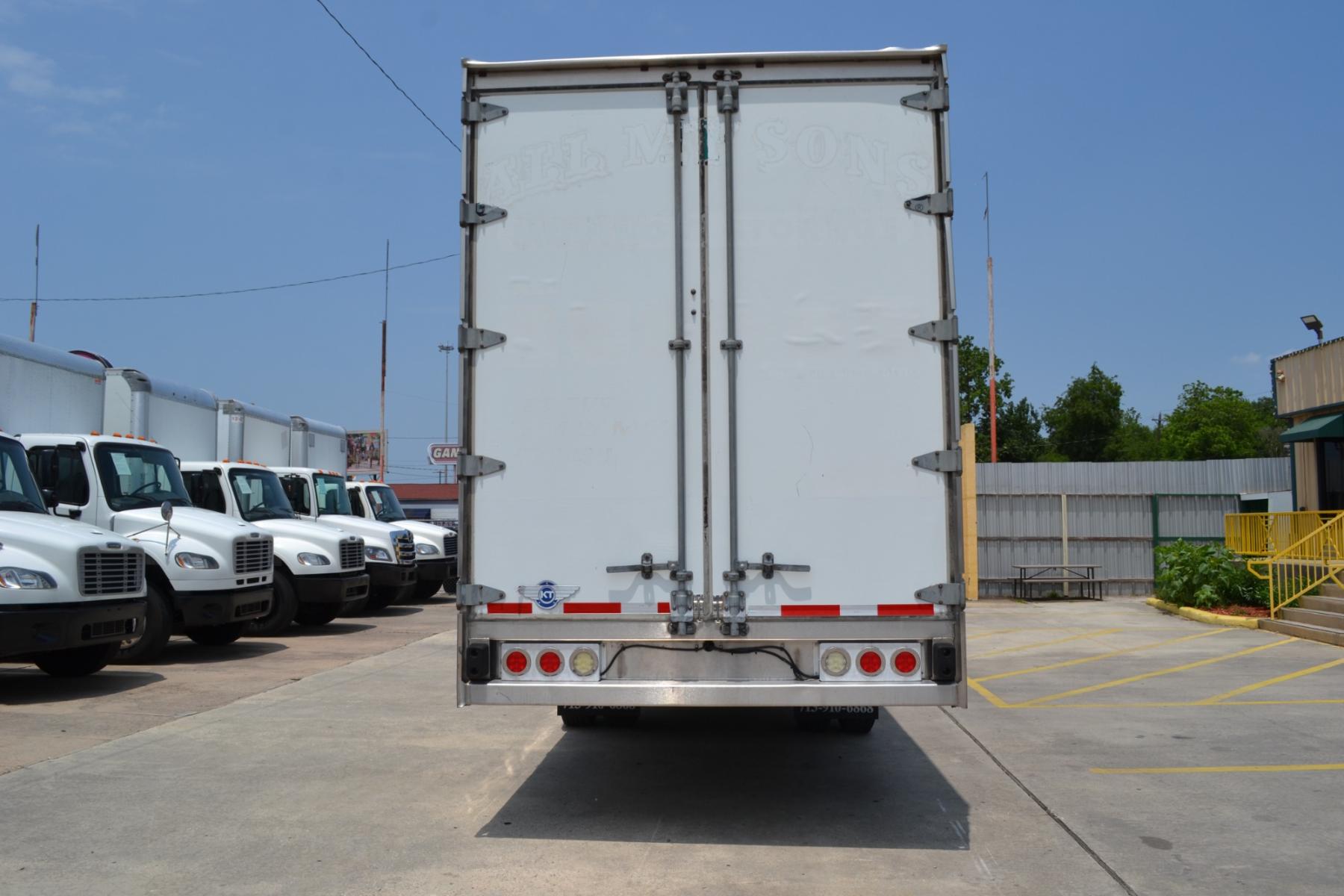 2016 WHITE /GRAY FREIGHTLINER M2-106 with an CUMMINS B6.7L 260HP engine, ALLISON 2500RDS AUTOMATIC transmission, located at 9172 North Fwy, Houston, TX, 77037, (713) 910-6868, 29.887470, -95.411903 - Photo #5